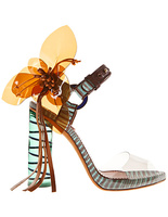 дивне взуття