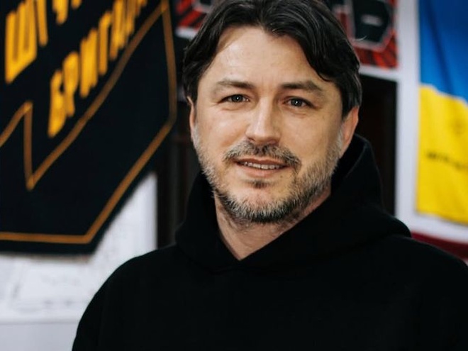 Притула показав дитяче фото з братом та привітав маму з ювілеєм