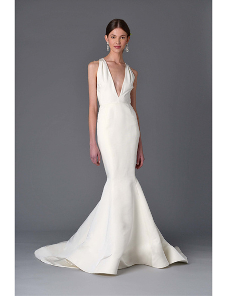 Весільна сукня з декольте