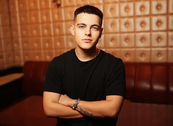 Співак Волканов вперше з'явився на публіці зі своєю дівчиною