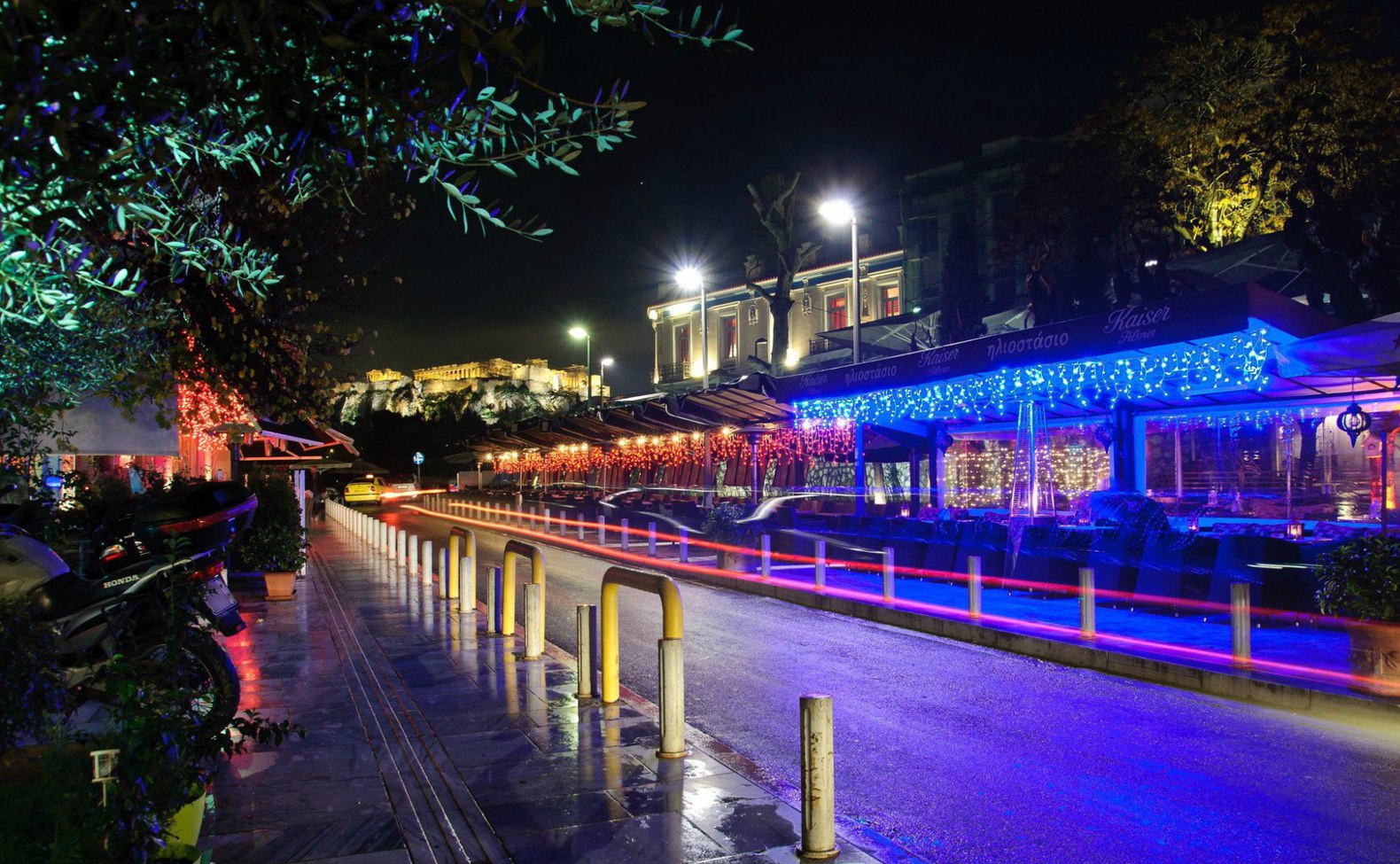 Афіни, Греція