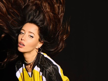 Дорофєєва на один день віддала свій Instagram: хто вестиме сторінку співачки