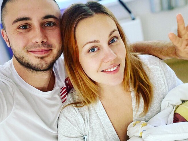 Тарас Тополя з дружиною і дочкою