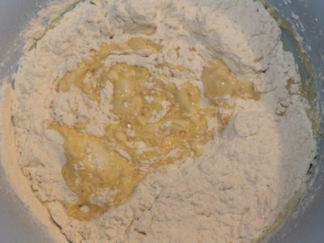 Блинчики с мясом, оливками и яйцом