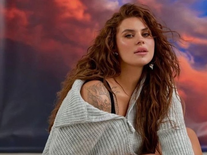 Солістка KAZKA Заріцька розповіла, на чому заробляє під час війни