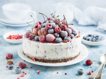 Йогуртовый пирог с ягодами: пошаговый рецепт