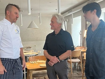 Клопотенко розсекретив, чим пригощав Майкла Дугласа у своєму ресторані