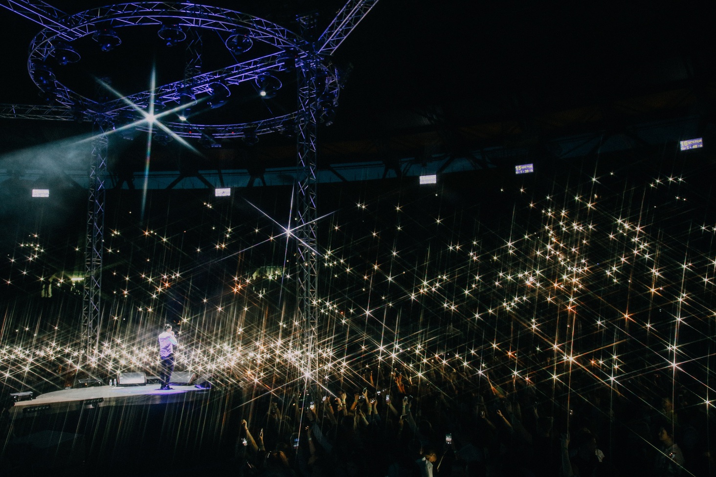 Антитіла в стадионном туре Hello