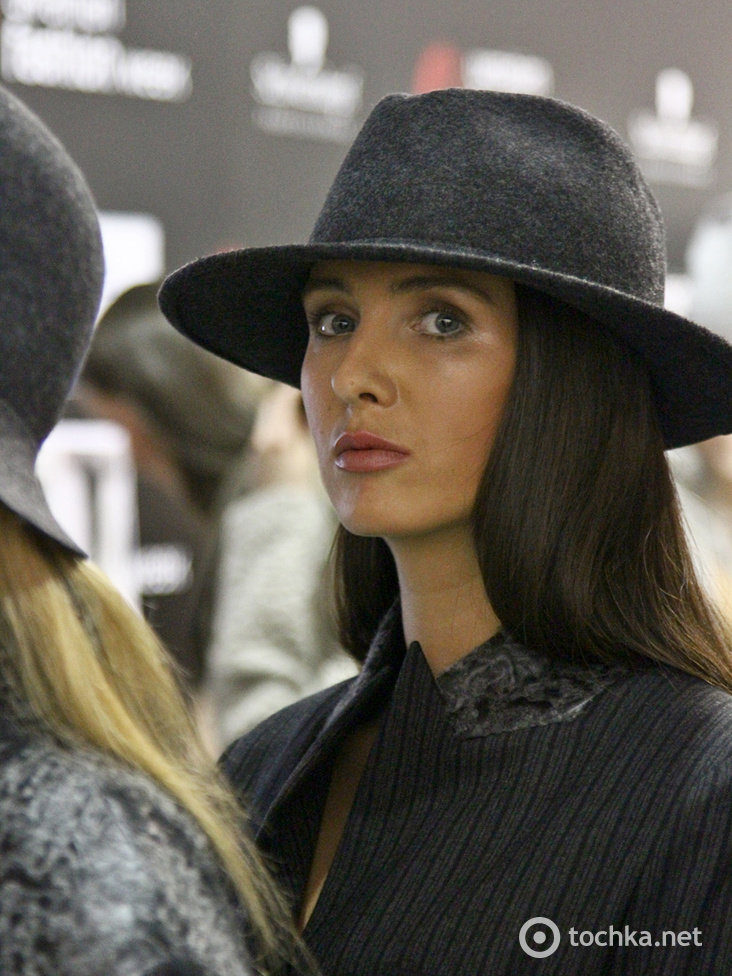 Бэкстейдж второго дня UFW: ANNETTE GORTZ