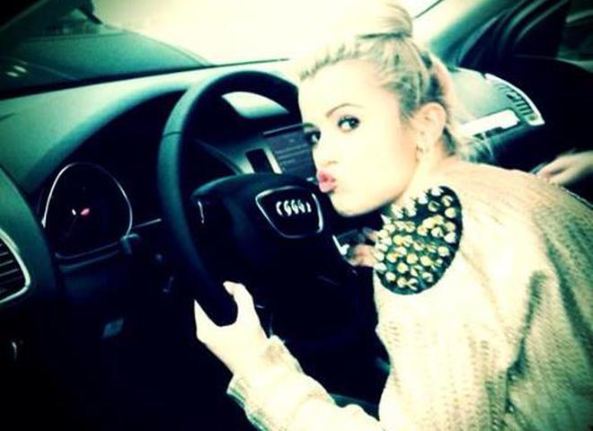 Міка Ньютон