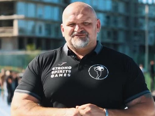 «Кохана в прекрасній формі»: Вірастюк похвалився стрункою обраницею