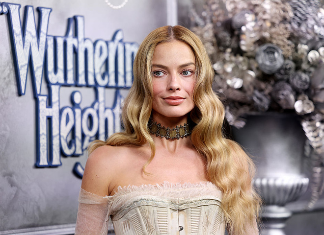 Марго Роббі відрізала довге волосся і продемонструвала нову стрижку