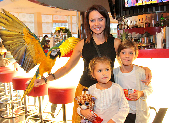 Лілія Подкопаєва з дітьми