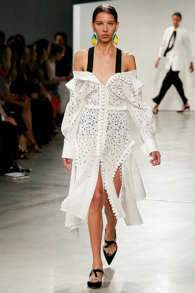 Модные платья весны 2016: открытые плечи