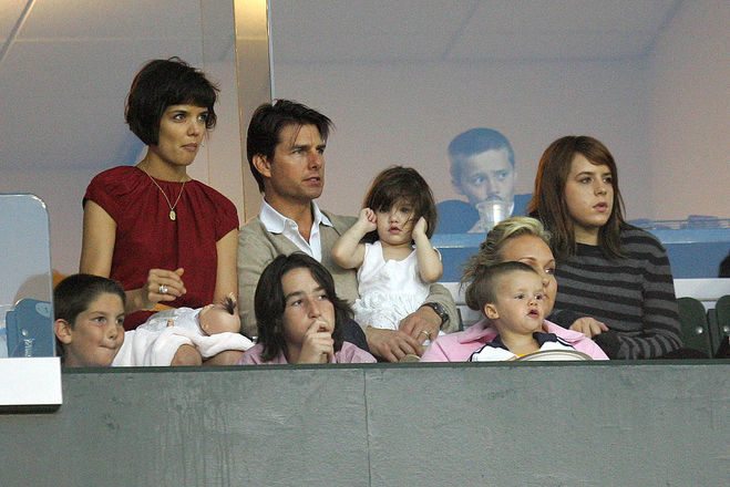 Кэти Холмс, Том Круз и их дочь Сури в 2008 году