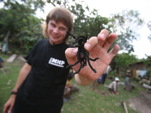 Дмитро Комаров у Камбоджі