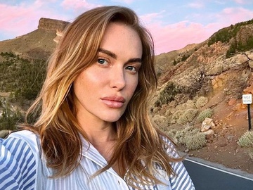 З дредами та яскравим макіяжем: Камінська показала фото з випускного альбому