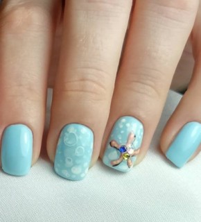 Синий маникюр: как и с чем носить  