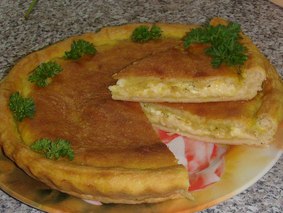 Пирог с плавлеными сырками и жареным луком