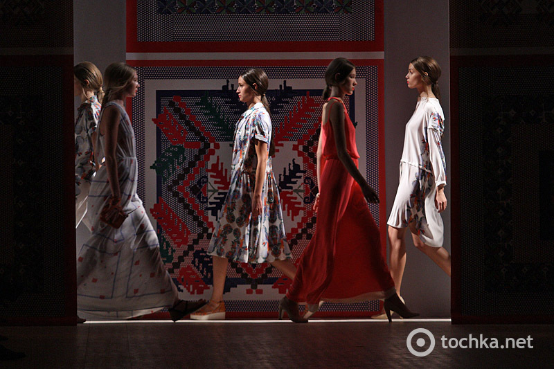 Показ POUSTOVIT 