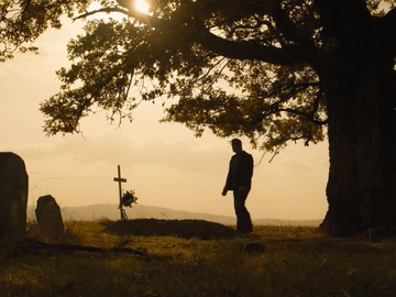 Сумний Сталлоне у могил: дивись трейлер останнього "Рембо"
