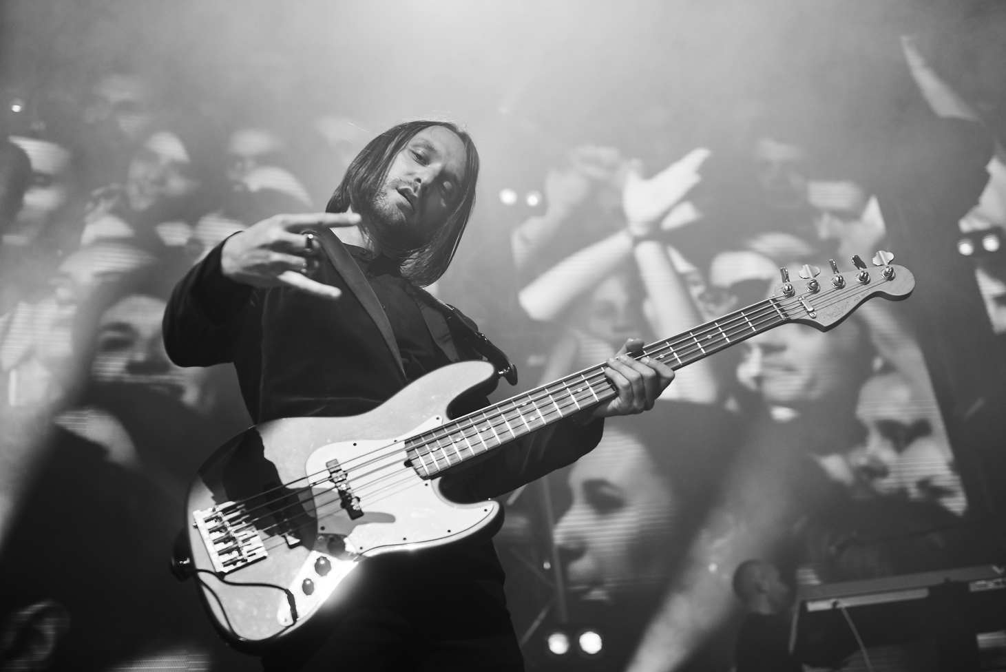 Антитіла в стадионном туре Hello