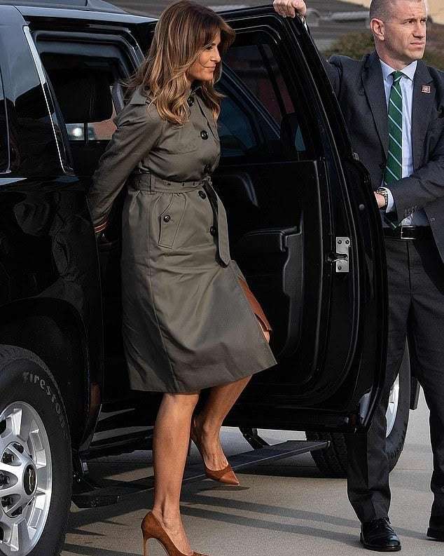 Меланія Трамп в плащі Coach