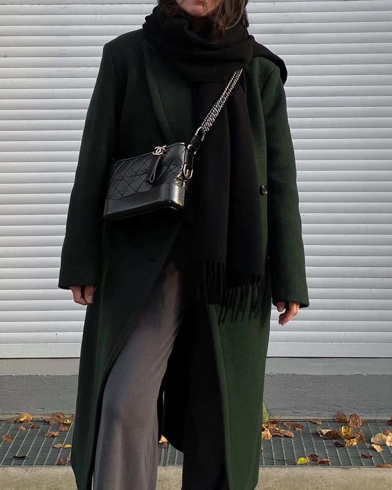 Глибокий зелений - універсальні кольори в гардеробі 2021