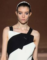 Victoria Beckham Осінь 2015: макіяж і зачіски з показу