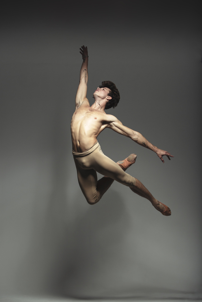 По приглашению Александра Стоянова американские артисты эмигрировали в Украину