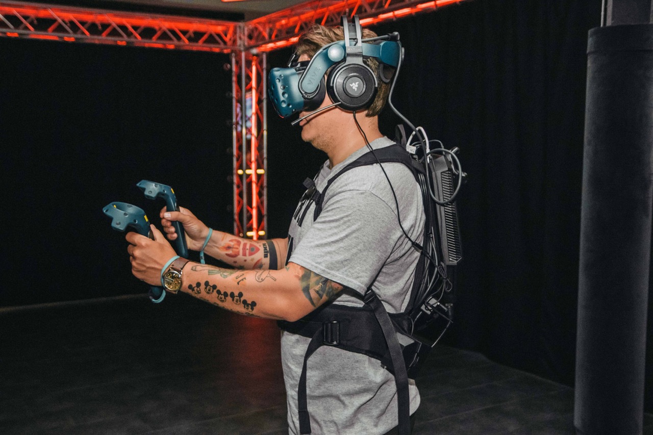 В Киеве прошла селебритиз-презентация игры RevolVR "Дикий запад"