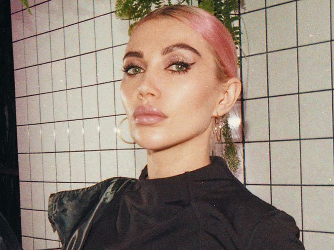 Украинская девушка DJ Univz отыграла сет в Чернобыльской зоне отчуждения