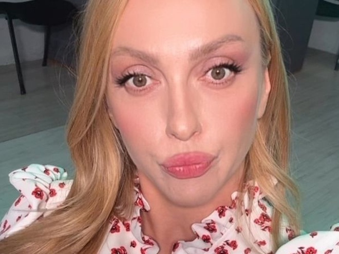 Полякова показала підтягнуту форму на масовому тренуванні на природі