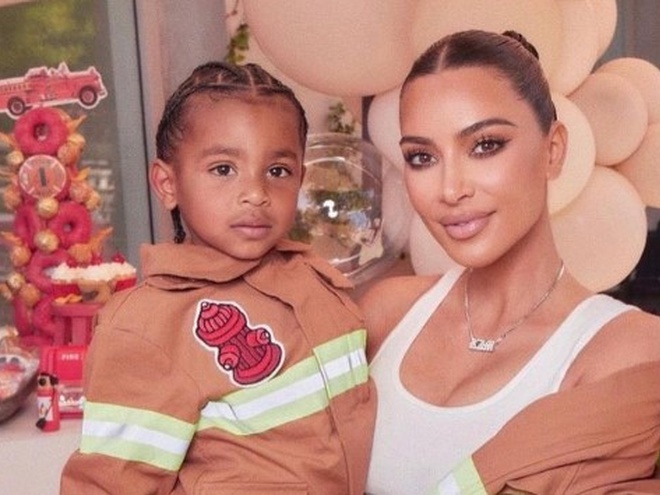 Кім Кардаш'ян про труднощі бути самотньою матір'ю: Бувають ночі, коли я плачу