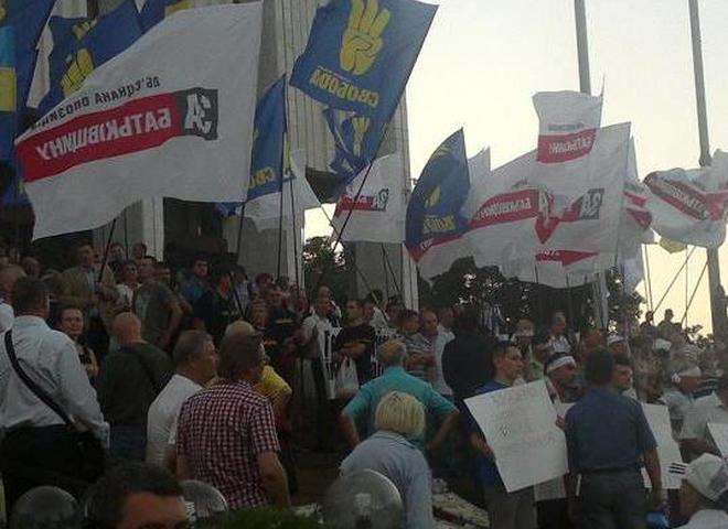 Протест біля Українського дому