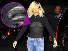 Ріанна показала соски