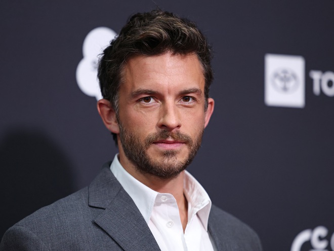 Найсексуальнішим чоловіком 2025 року визнали зірку «Бріджертонів»