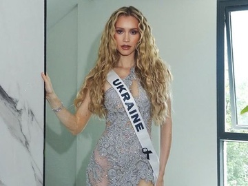 «Міс Всесвіт-2025»: Софія Ткачук представила національний костюм «Голуб світу»