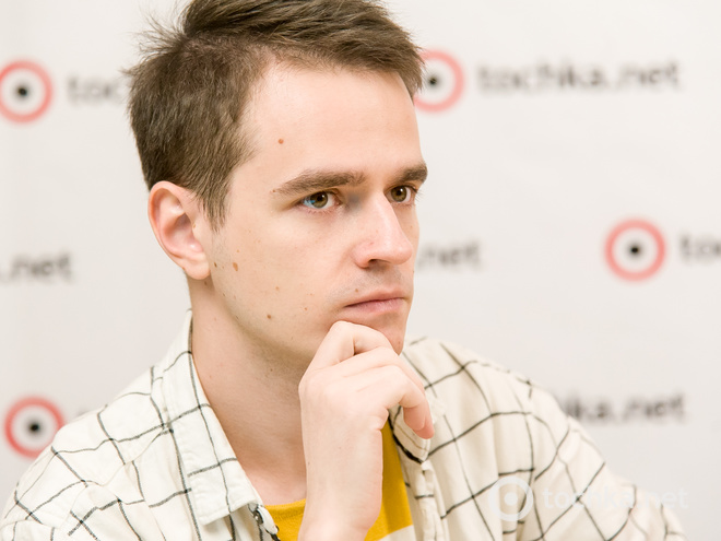 Brunettes Shoot Blondes