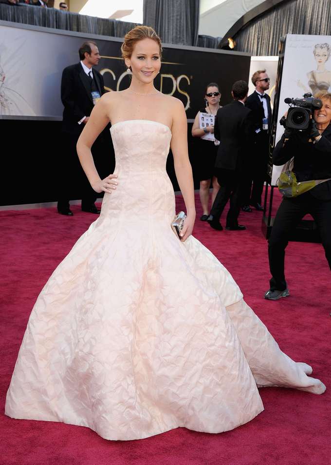 Найбільш вражаючі сукні переможниць премії Оскар