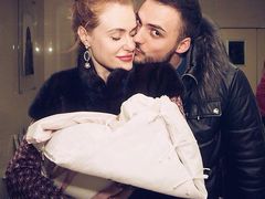 Слава Каминская с семьей