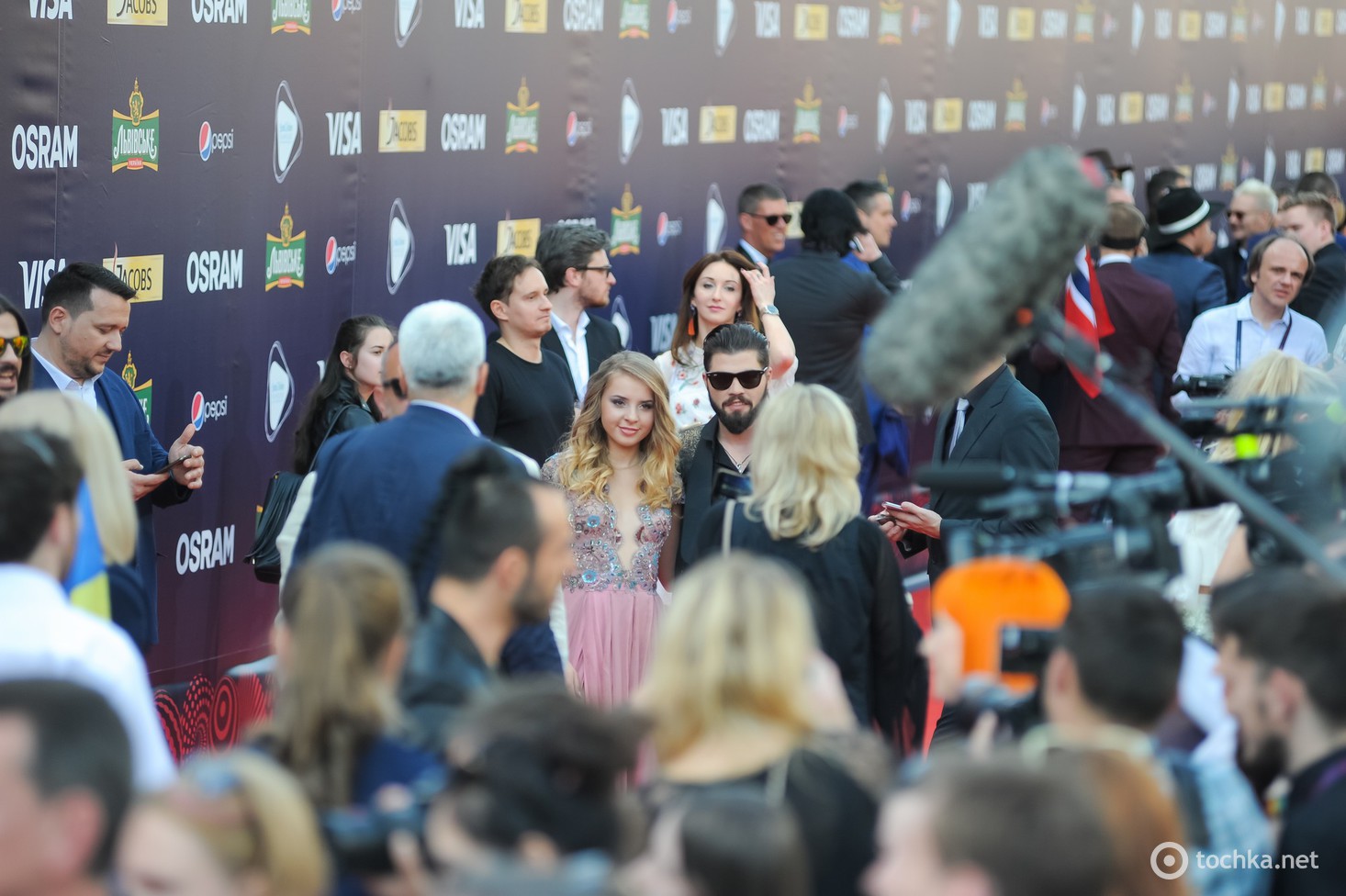 Євробачення 2017: червона доріжка в Києві (фото, відео)