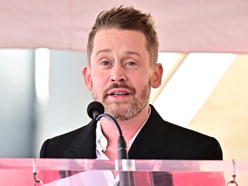 Калкін завітав на відкриття зірки на Алеї слави з дружиною, дітьми й "мамою" із Сам удома