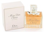 Miss Dior гуляет по Парижу