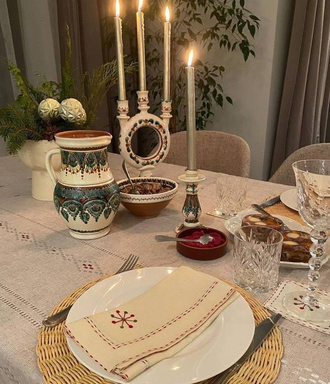 Праздничный стол Юрия Горбунова и Кати Осадчей