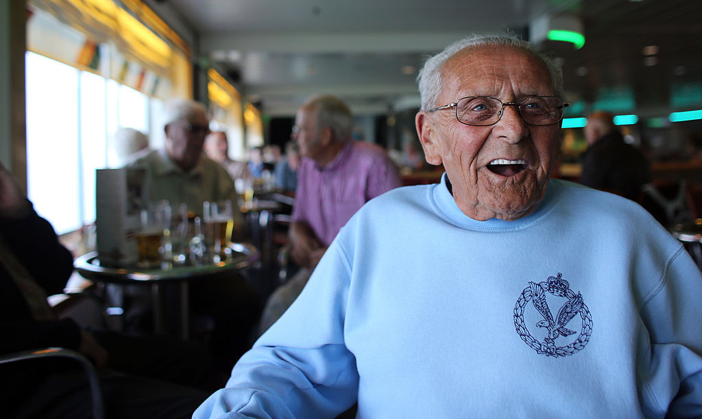 День сміху. Люди сміються