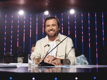 «У нас вже традиція»: Танчинець повторив фото із коханою-піарницею