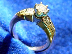 Прикраси: вдало чистити, мити та зберігати