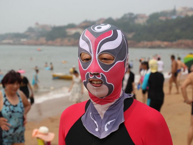 Фантомасы в море. Китайская пляжная мода