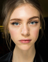 Б'юті-образ моделей з показу Dolce & Gabbana Осінь 2015 Б'юті-образ моделей з показу Dolce & Gabbana Осінь 2015